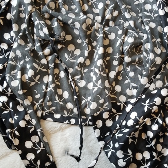 Victoria's Secret sexy cherry satin robe - Picture 7 of 7